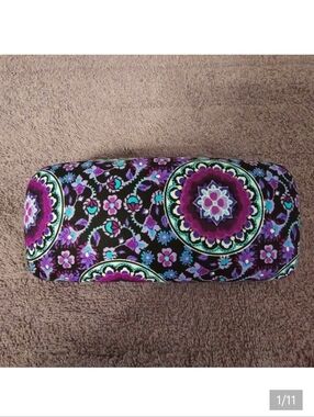🆕️ VERA BRADLEY CLAMSHELL SUN  GLASS CASE - LILAC MEDALLION PRINT